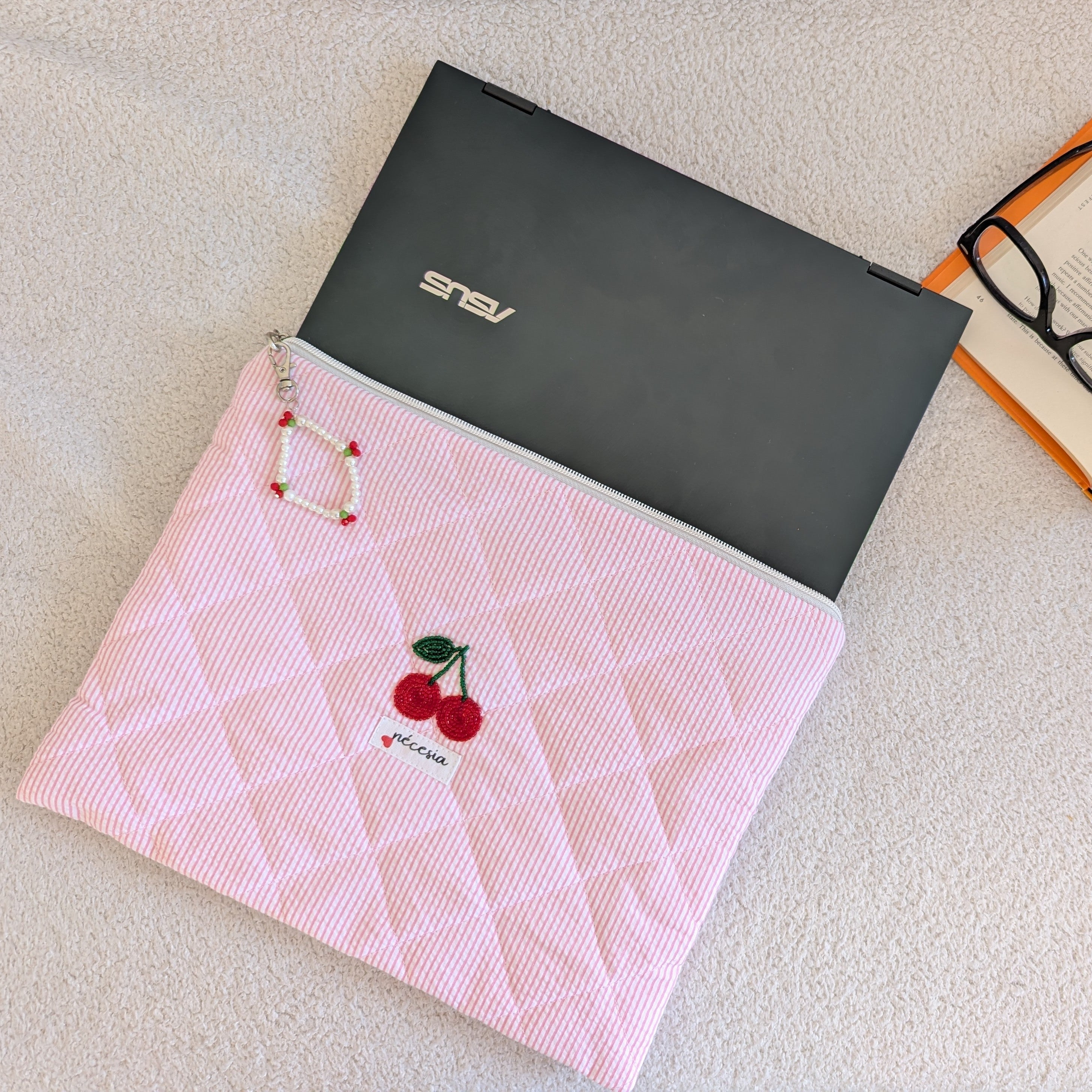 Sakura Handbestickte Laptop-Hülle 13"