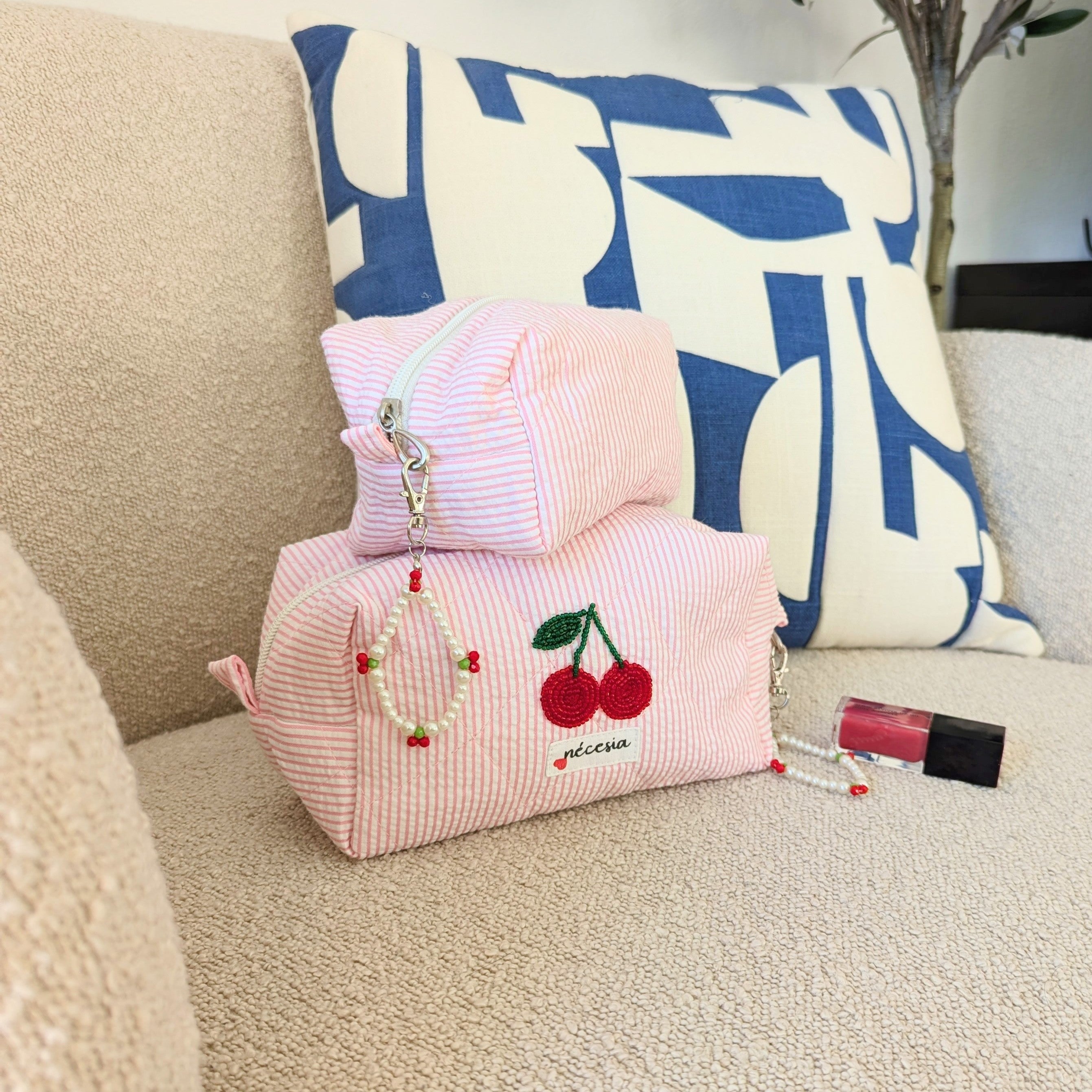 Sakura Handbestickte Kosmetiktasche